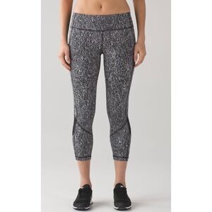 Lululemon Pace Rival Size 4 Crop Activewear Legging Herringbone Black Grey